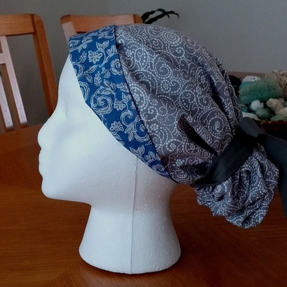 Scrub Ponytail Reversible Hat Blue/Grey Can Be Worn Several Ways NWOT - Picture 4 of 6
